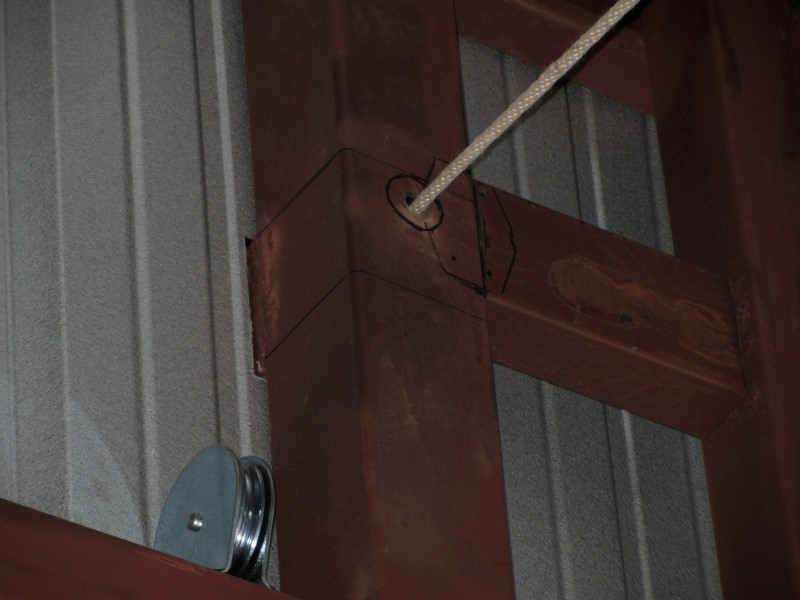 Flat mount cable pulley block utilized in airplane hangar system