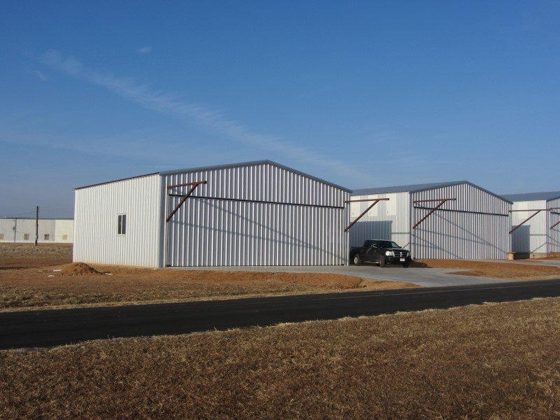 Exterior airplane hangar doors using Blockdivision pulley blocks